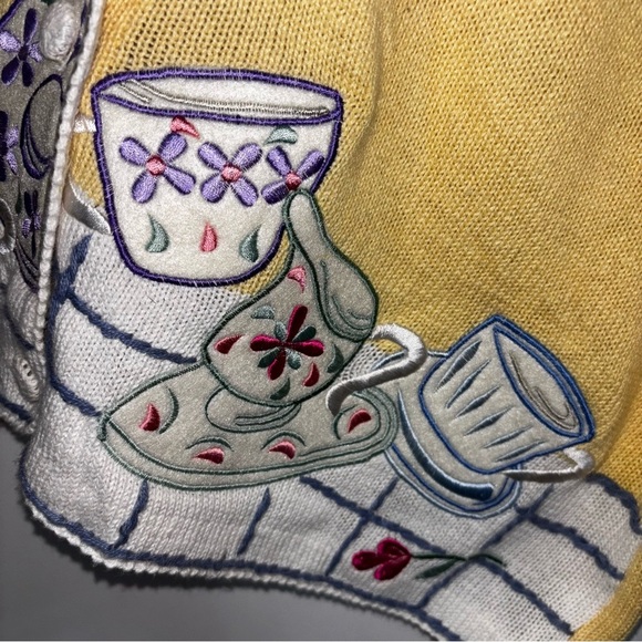 The Quacker Factory QVC Women’s Large Yellow Embroidered Sweater - Picture 11 of 16